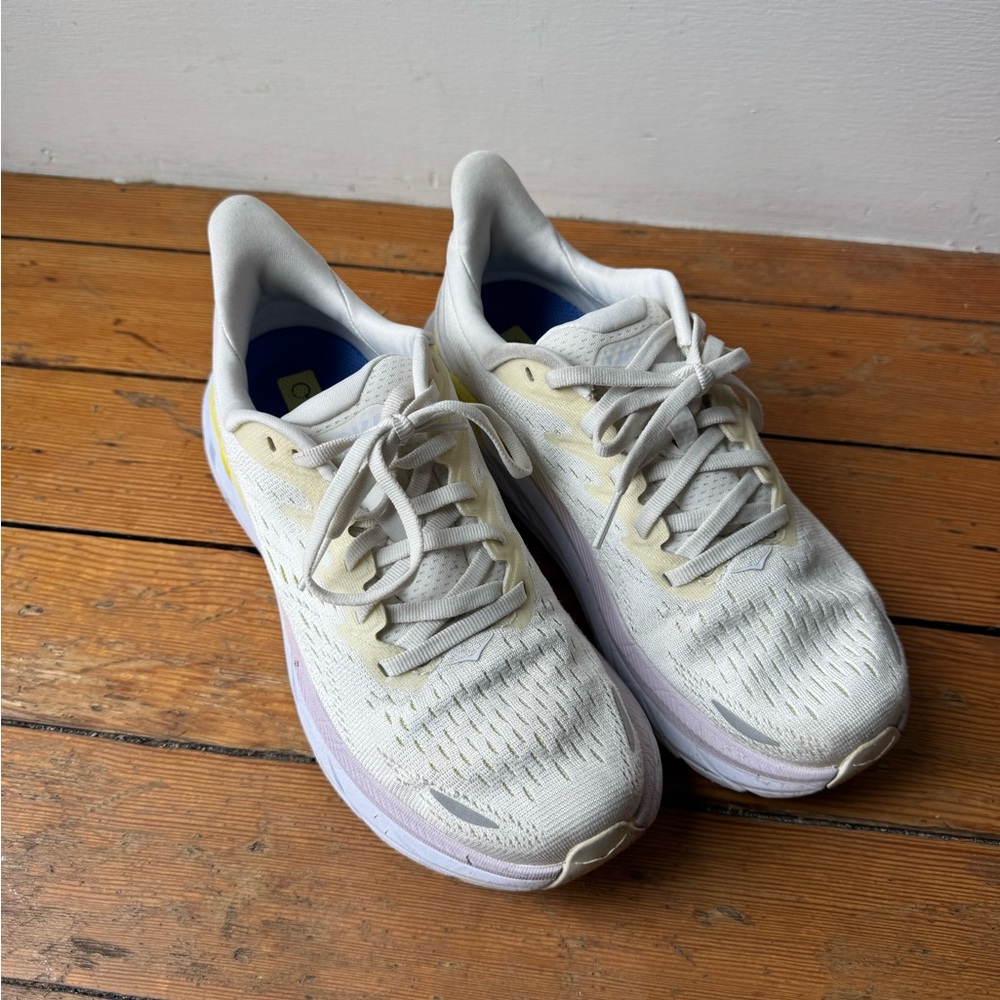 HOKA Clifton sz 6